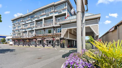 Days Inn by Wyndham Victoria Airport Sidney in Sidney