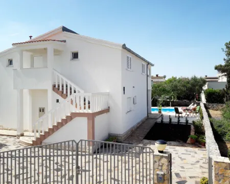 Neka Hotels in Vinisce