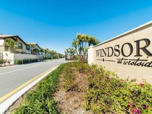 Windsor-4 Bed Townhouse w/Splashpool-3812WW