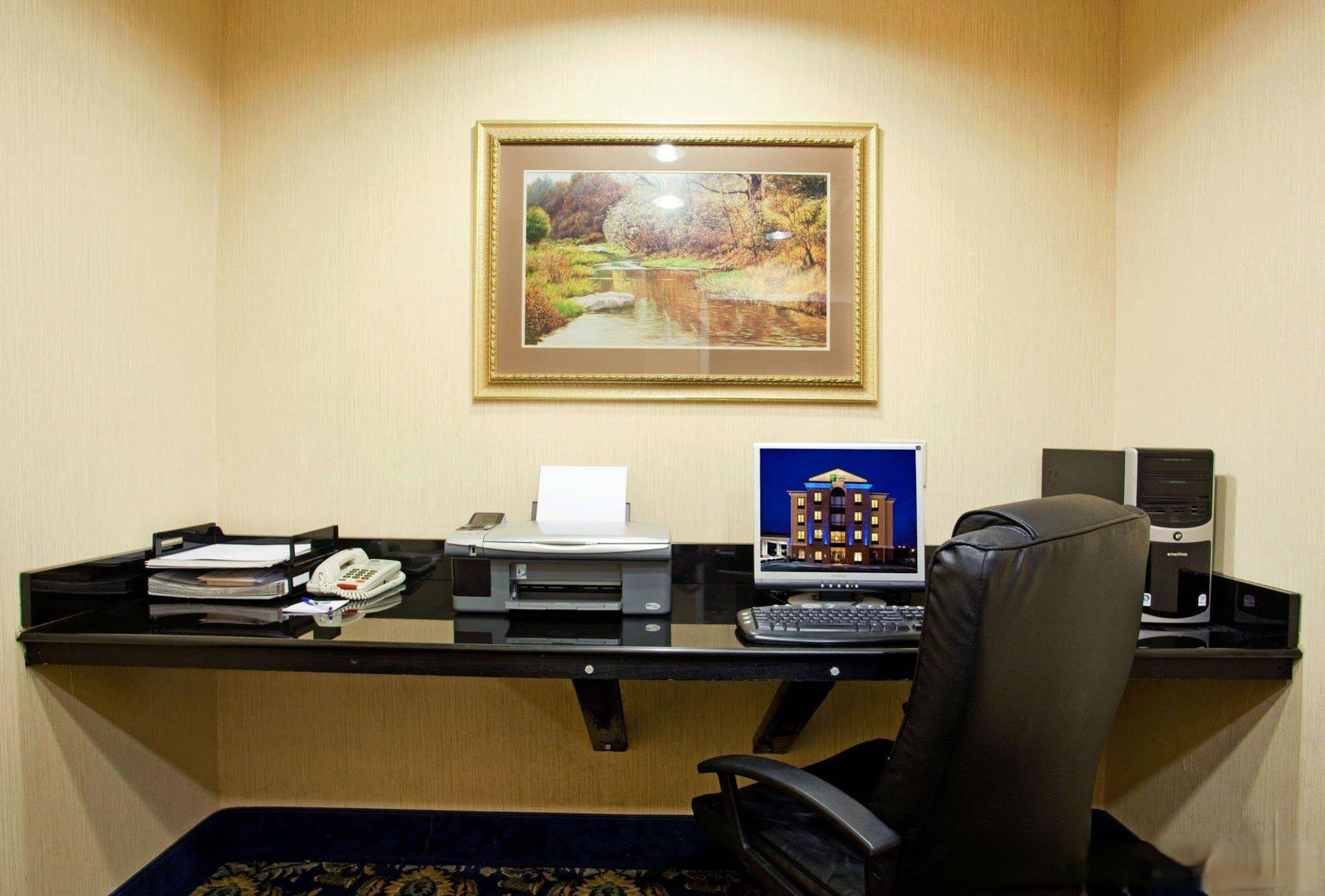 Holiday Inn Express Hotel & Suites Cleveland-Richfield, an Ihg Hotel