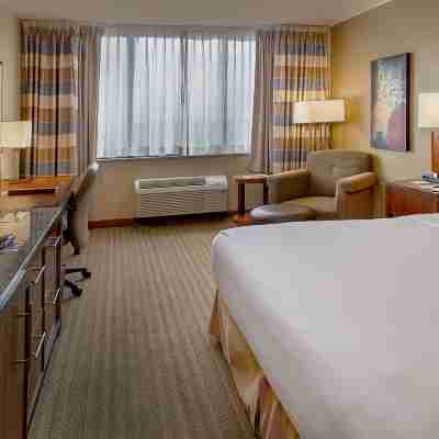 DoubleTree by Hilton Hotel St. Louis - Westport Rooms