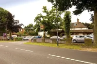 Premier Inn Gatwick Crawley (Goff's Park) فنادق في Colgate