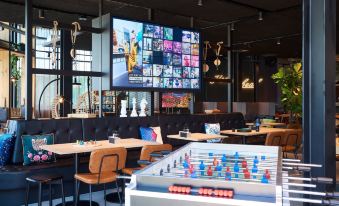 Moxy Amsterdam Schiphol Airport