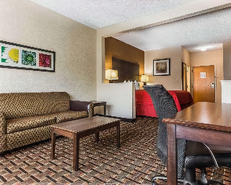 Quality Suites Convention Center - Hickory