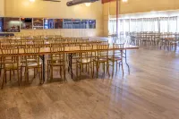 Starved Rock Motor Inn - parking