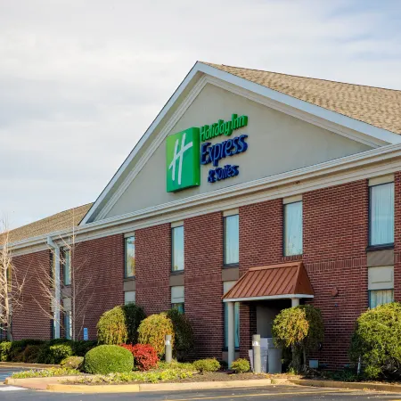 Holiday Inn Express & Suites CORINTH by IHG