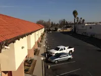 Ramada by Wyndham Fresno North - Pysäköinti