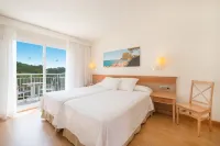 Iberostar Waves Club Cala Barca Hotel dekat Ses talaies De Can Jordi