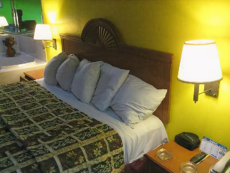 Sapphire Inn & Suites