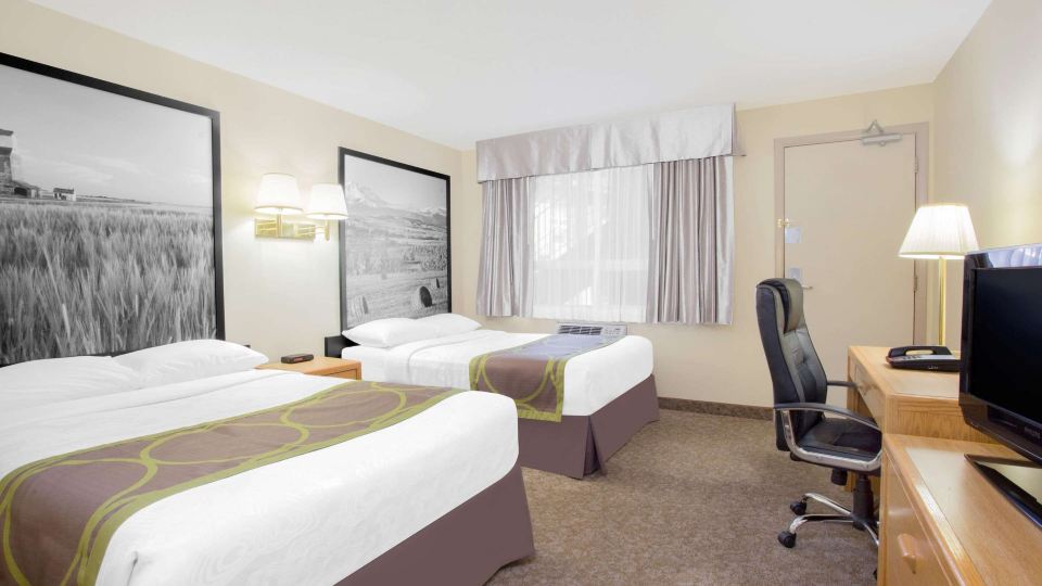 Super 8 by Wyndham Lethbridge