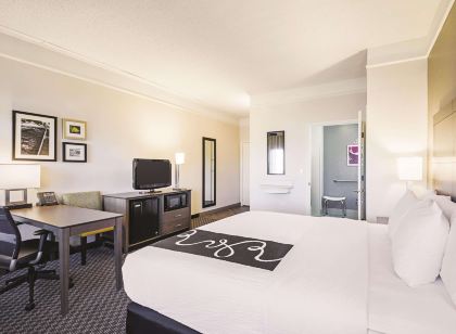 La Quinta Inn & Suites by Wyndham Austin Near the Domain