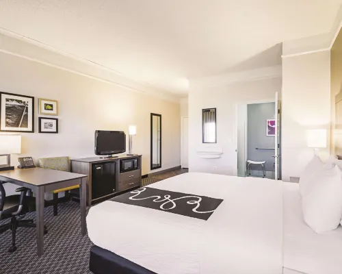 La Quinta Inn & Suites by Wyndham Austin Near the Domain Hotels in Austin