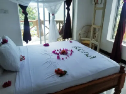 Room Nas: Right Side Sea View 2nd Flat with 2 Guests