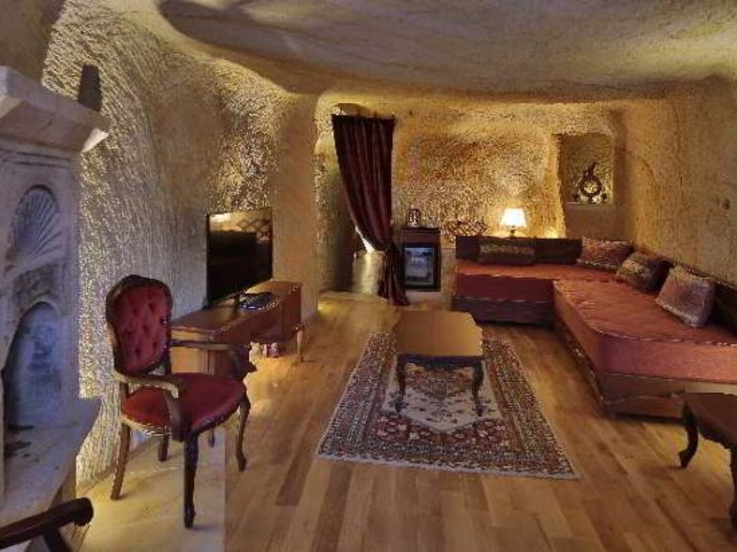 Golden Cave Suites