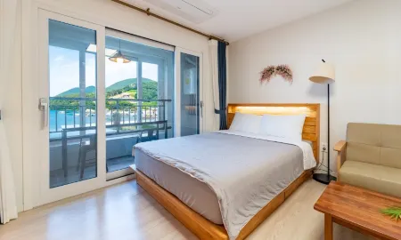 Large Room Two Beds Room (Single+Single)