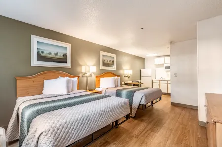 HomeTowne Studios Atlanta NE - Peachtree Corners Отели в г. Норкросс