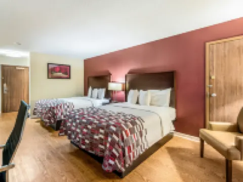 Red Roof Inn & Suites Wapakoneta Hotels in Auglaize County
