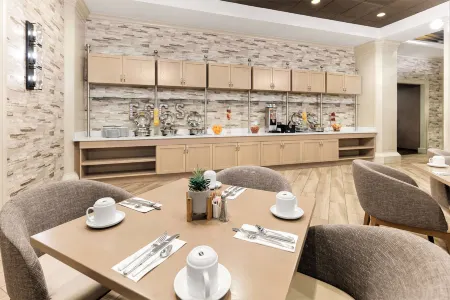 DoubleTree by Hilton San Diego-Mission Valley Отели рядом с достопримечательностью «Ботаникал Билдинг»