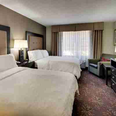 Holiday Inn Express & Suites Lancaster-Lititz Rooms