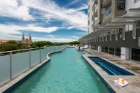Oaks Ipswich Aspire Suites - Pool