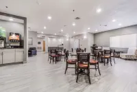 奧馬哈查爾科品質飯店及套房 - 早餐