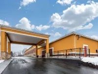 Quality Inn Hotels near Pittsburgh International Airport