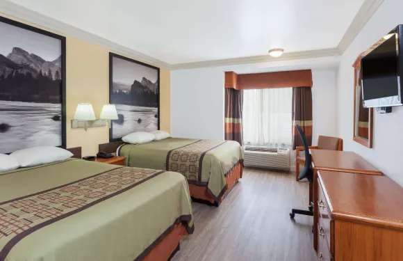 聖塔克拉利塔-瓦倫西亞速8酒店