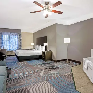 La Quinta Inn & Suites by Wyndham Conroe