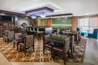 La Quinta Inn & Suites by Wyndham Memphis Airport Graceland