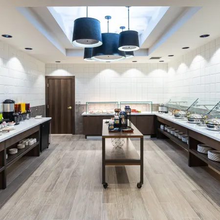 Holiday Inn SAN JOSE - SILICON VALLEY by IHG Отели рядом с достопримечательностью «Спортивный комплекс «SAP-центр»»