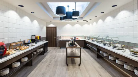 Holiday Inn San Jose - Silicon Valley Отели рядом с достопримечательностью «Хэппи Холлоу парк и зоопарк»