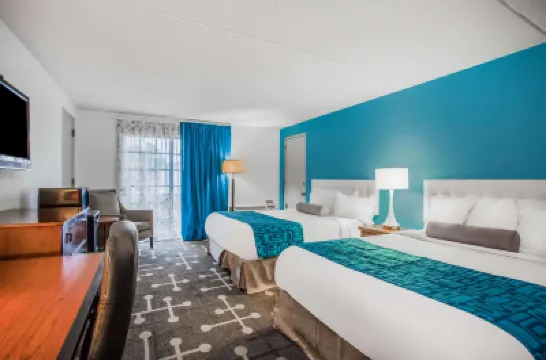 Howard Johnson by Wyndham Hershey Các khách sạn gần Điểm tham quan Hersheys Chocolate World