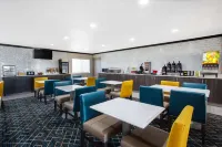 La Quinta Inn & Suites by Wyndham Peru Starved Rock St Park Hotels in Deer Park Township