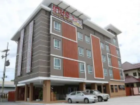 Kesorn Boutique Residence at 8 Riew Hotels near Wat Sothon Wararam Worawihan