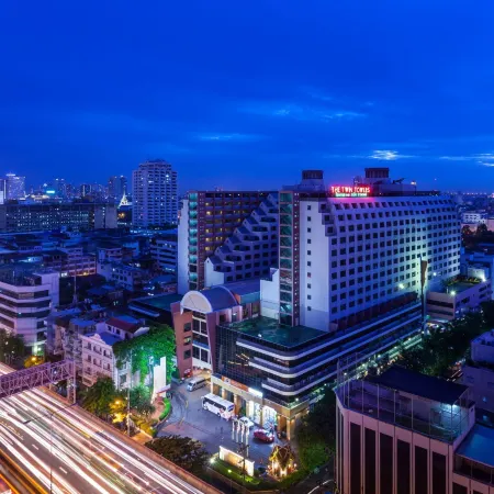 Twin Towers Hotel