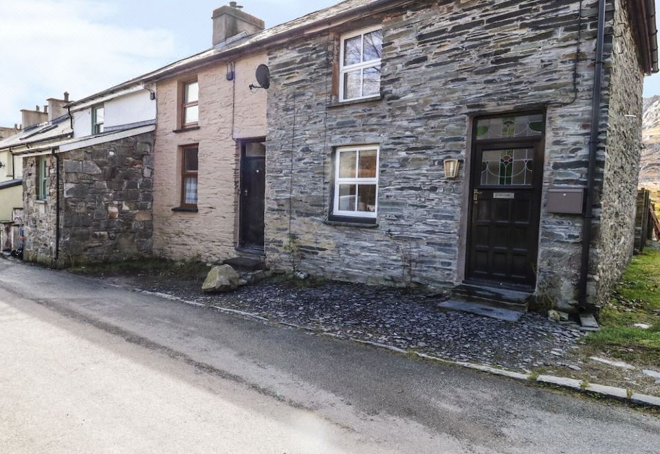 19 Cwmorthin Road - Housity