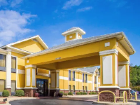 Quality Inn Alexander City Hotels in Tallapoosa County