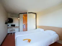 Hôtel Première Classe Clermont-Ferrand Nord Hôtels à : Malauzat