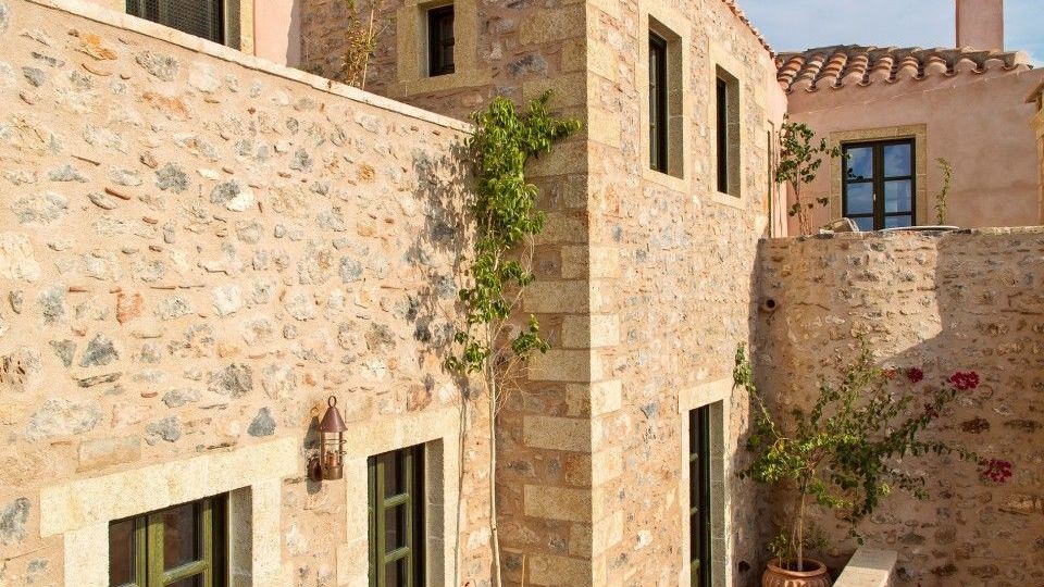 Moni Emvasis Luxury Suites