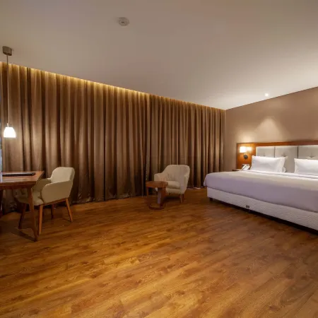 Avenzel Hotel & Convention Cibubur Отели рядом с достопримечательностью «Торговый центр Cibubur Junction»