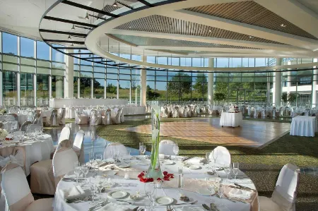 DoubleTree Suites by Hilton & Conference Center Chicago - Downers Grove