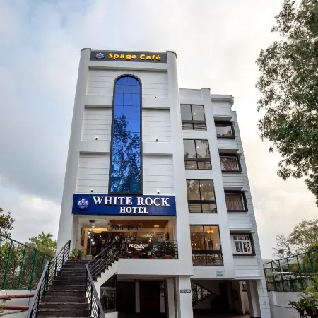Hotel White Rock by the Solitaire Hospitality