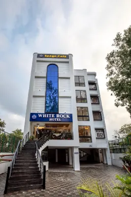 Hotel White Rock by the Solitaire Hospitality
