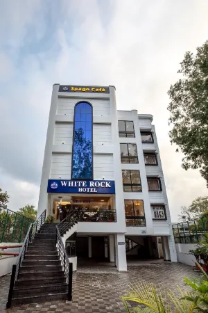 Hotel White Rock by the Solitaire Hospitality Отели в г. Дехрадун
