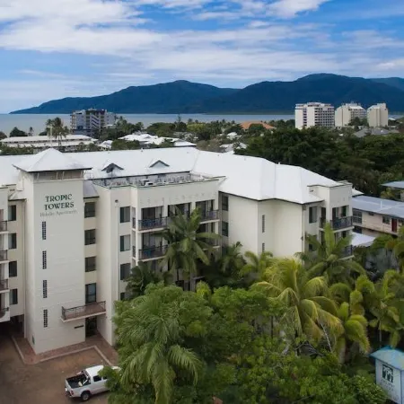 Tropic Towers Apartments Отели рядом с достопримечательностью «Кладбище Мак-Леод стрит Пайонир»