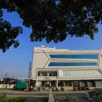 The Grand Raveta Hotel Exterior