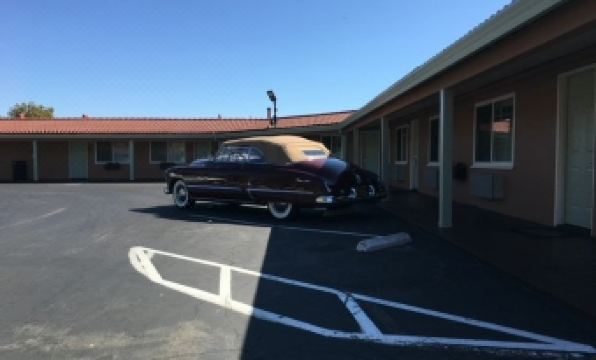 Tri-Valley Inn & Suites