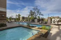Crowne Plaza SHENANDOAH - WOODLANDS AREA by IHG - Pools