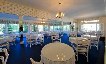 Colonial Inn Harbor Springs