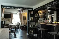 The Carden Arms Hotel di Barton